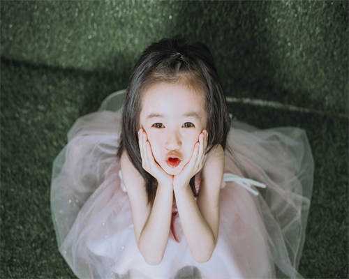 43岁高龄试管婴儿选择：美国与泰国对比分析